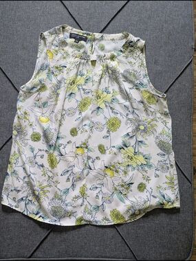Jones New York White Floral Sleeveless Top
